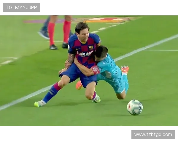 抖音平台上那些备受欢迎的足球明星与他们的精彩瞬间